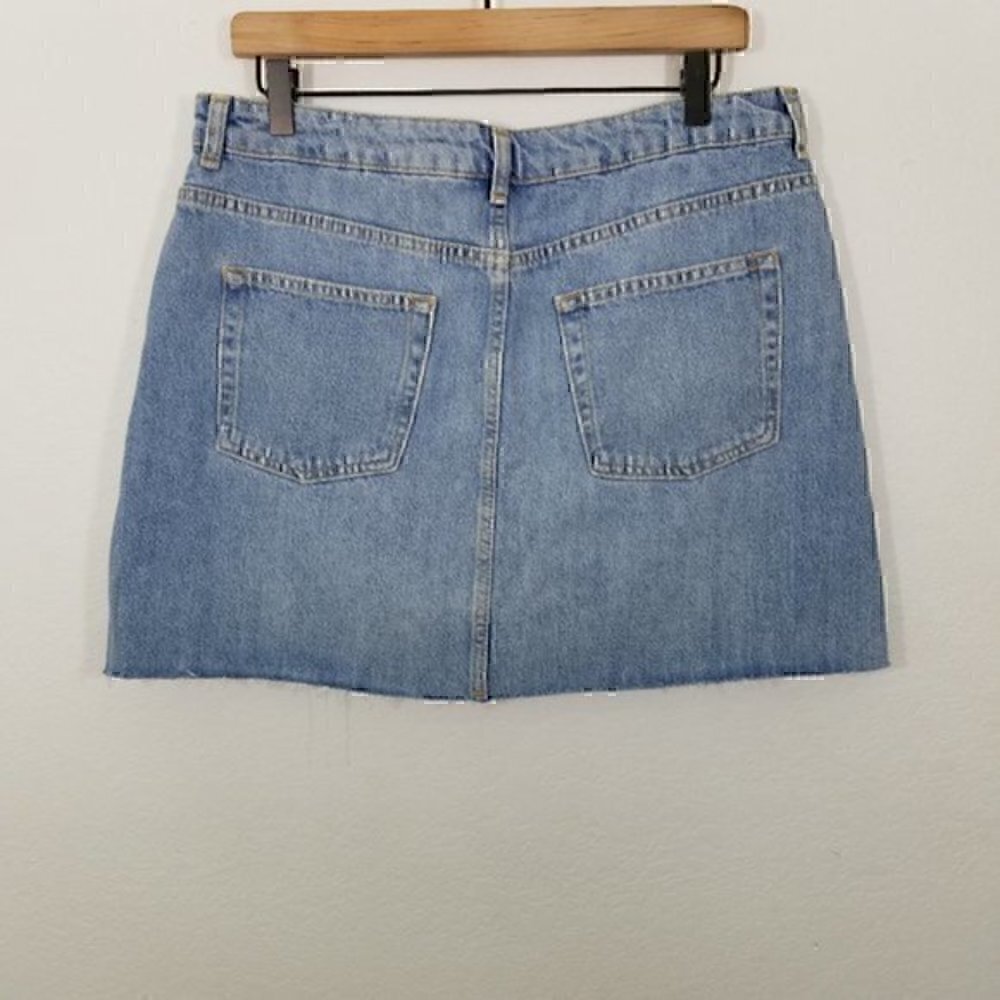 NWT Topshop Denim Mini Skirt Size 12 - Picture 3 of 4